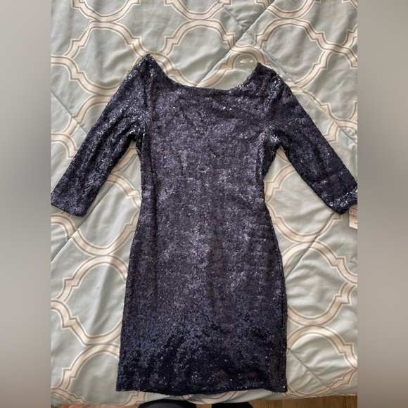 Dresses - Picture 5 of 5